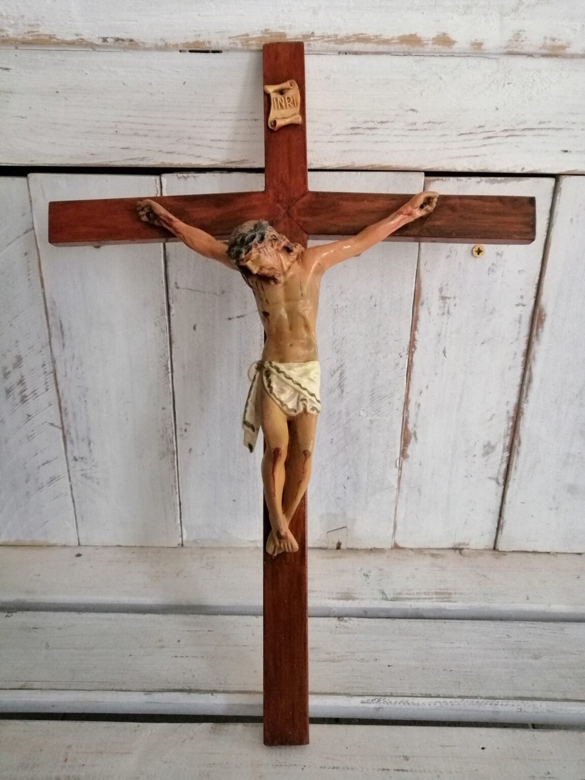 figura de jesucristo en la cruz