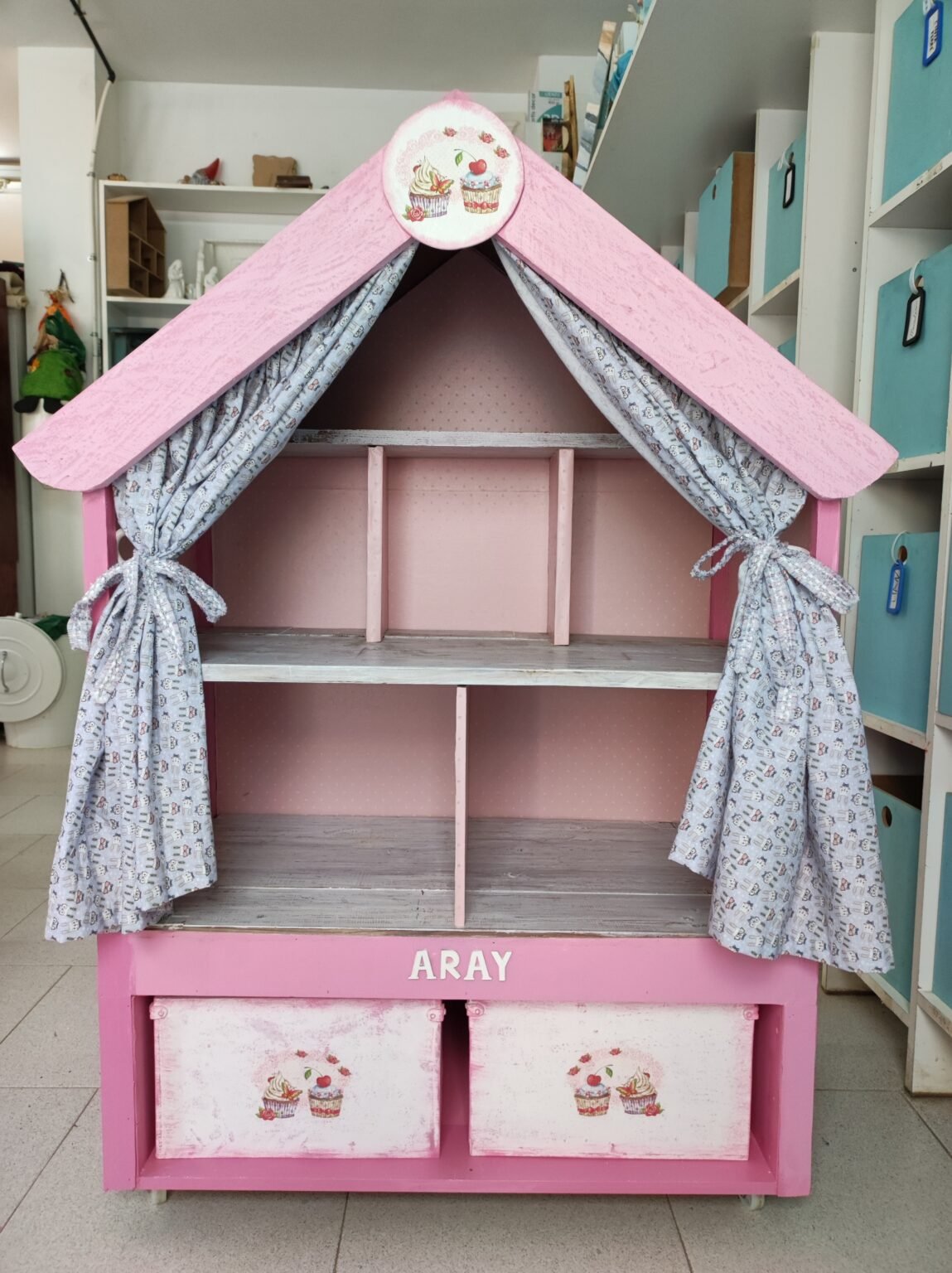 casa muñecas en madera de color rosa