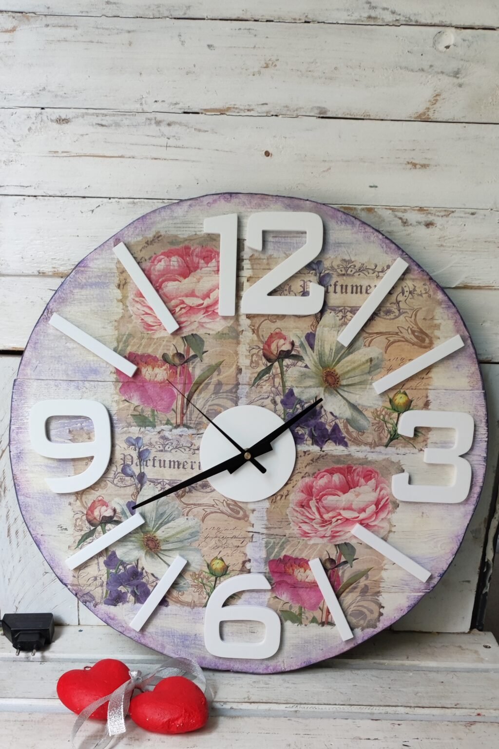 reloj hecho a mano de madera